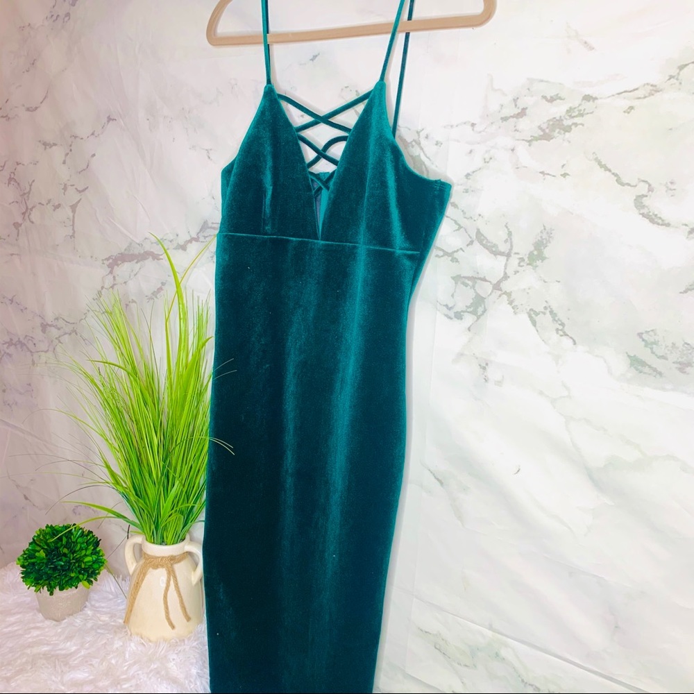 GREEN MIDI VELVET CUTOUT DRESS